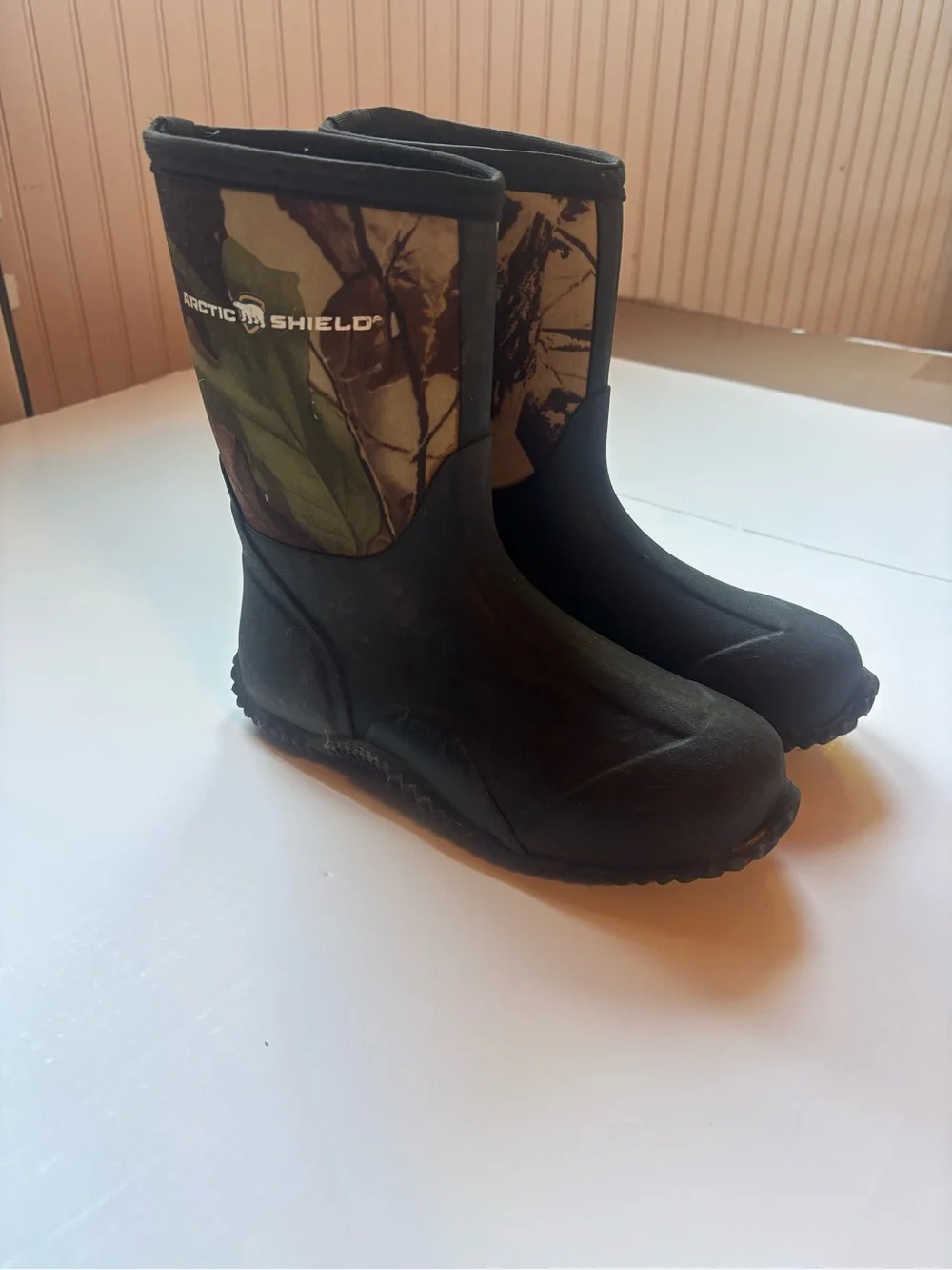 ArcticShield AS-Y100-C Youth Muck Boots Black Camo Pull-On Mid-Calf Size 6M